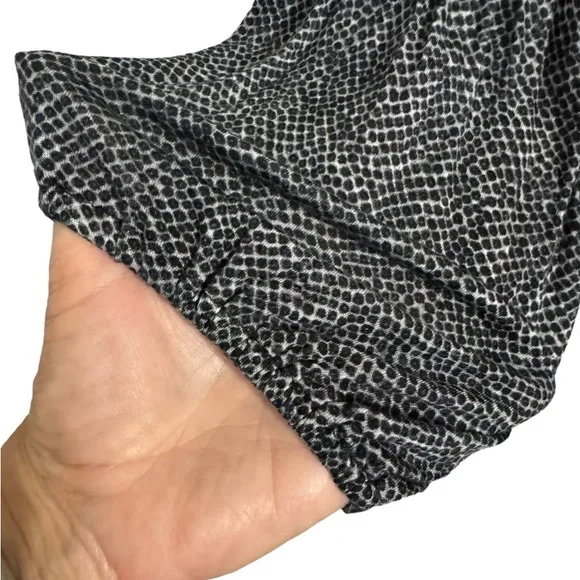 MICHAEL KORS NEUTRAL PRINT TOP w/KEY HOLE NECKLINE DETAIL PLUS: 3X #9 - Picture 4 of 10